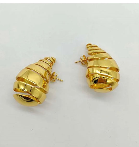 Elegance At It's Finest...Swirl Dupe Earrings