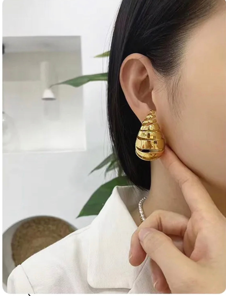 Elegance At It's Finest...Swirl Dupe Earrings